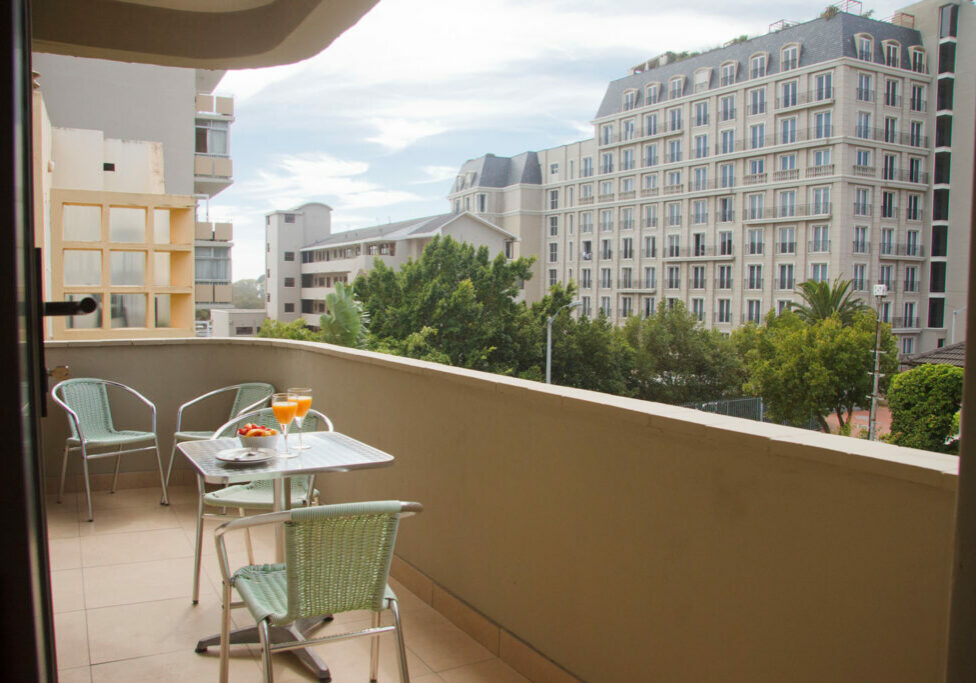 African Fiesta Tranquil Family Living Apartment Greenpoint